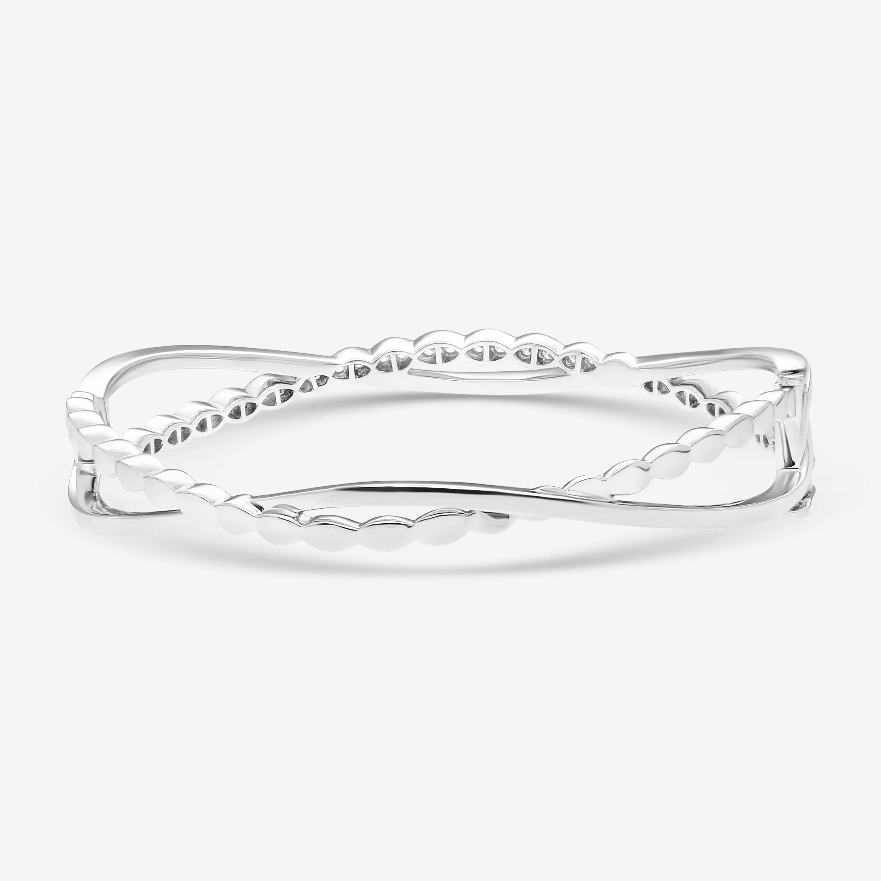 Hearts On Fire Lorelei 18K White Gold Floral Twist Bangle Bracelet HFBLORFTW00658W-M