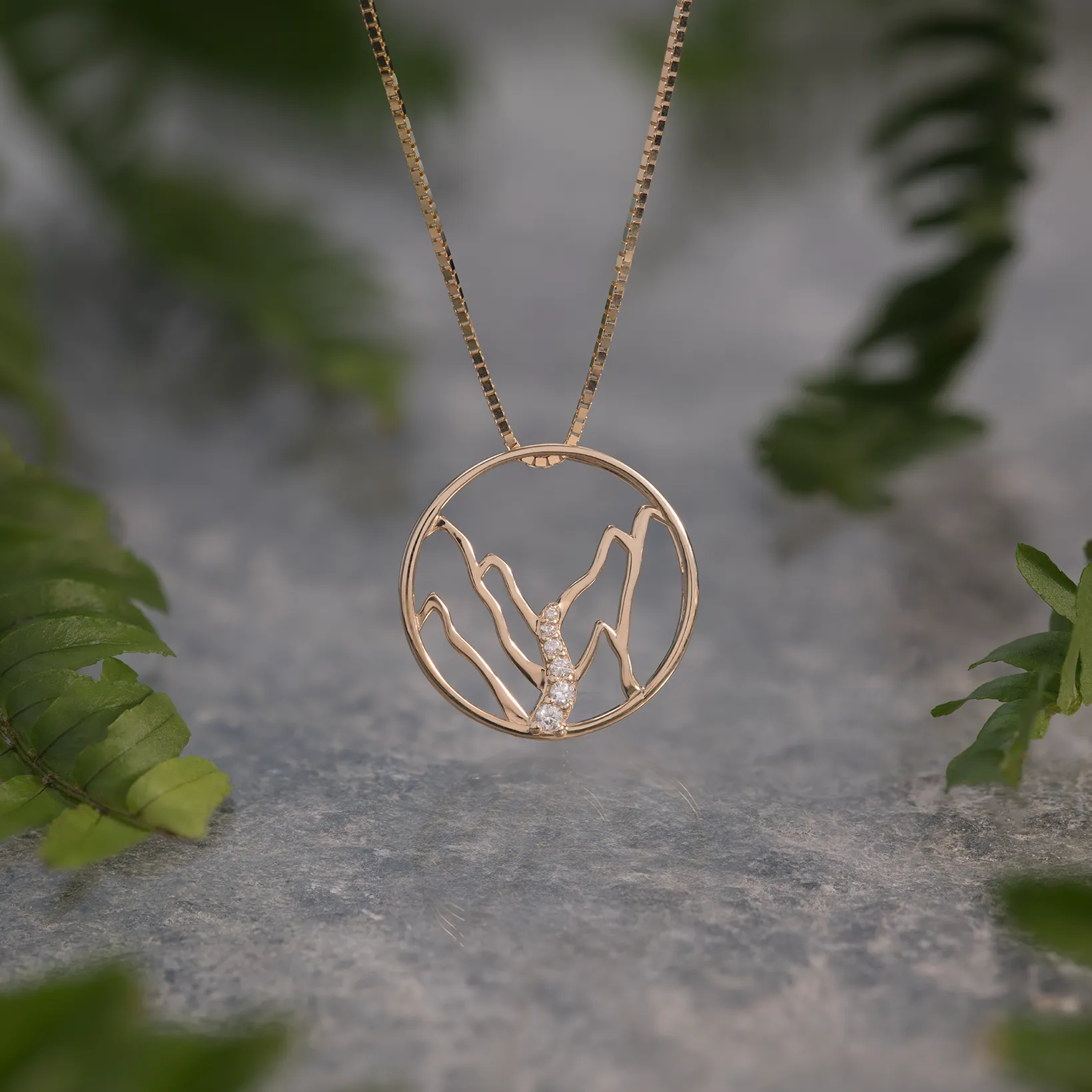 Koolau Waterfall Pendant in Gold with Diamonds - 20mm