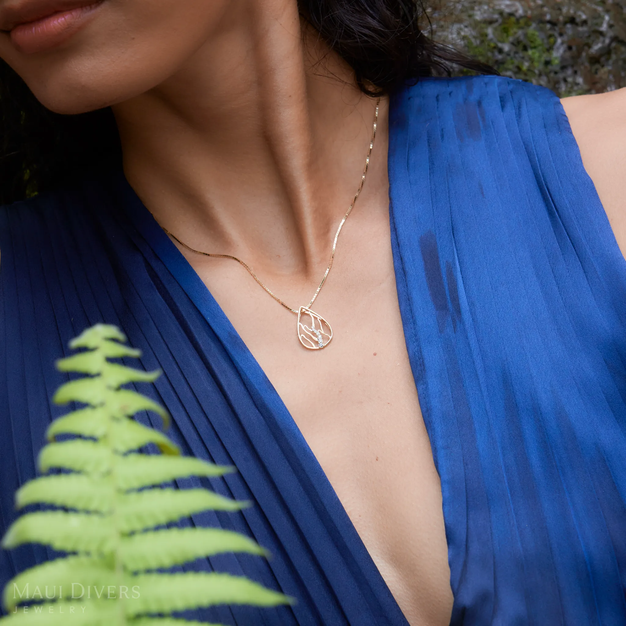 Koolau Waterfall Pendant in Gold with Diamonds - 21mm