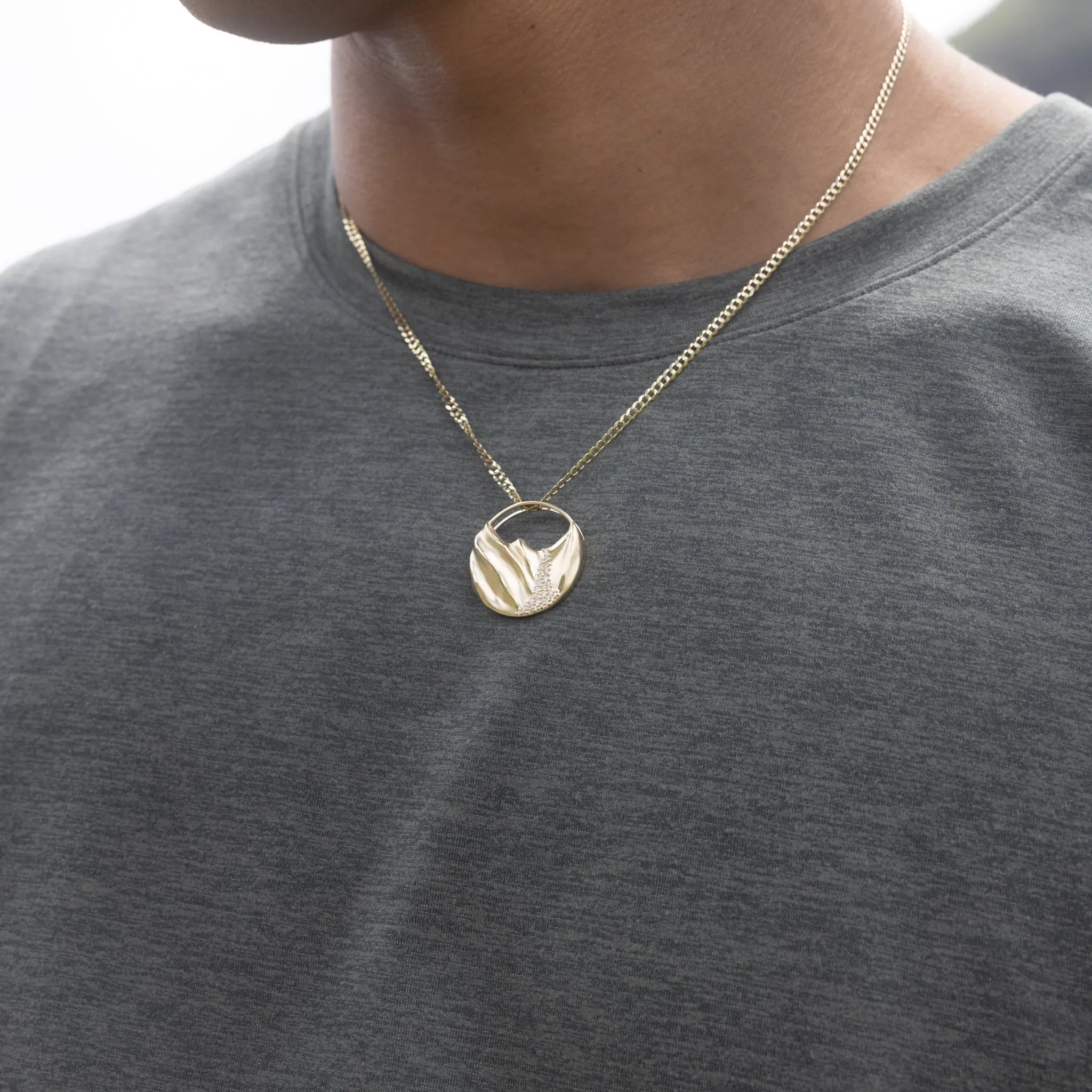 Koolau Waterfall Pendant in Gold with Diamonds - 26mm