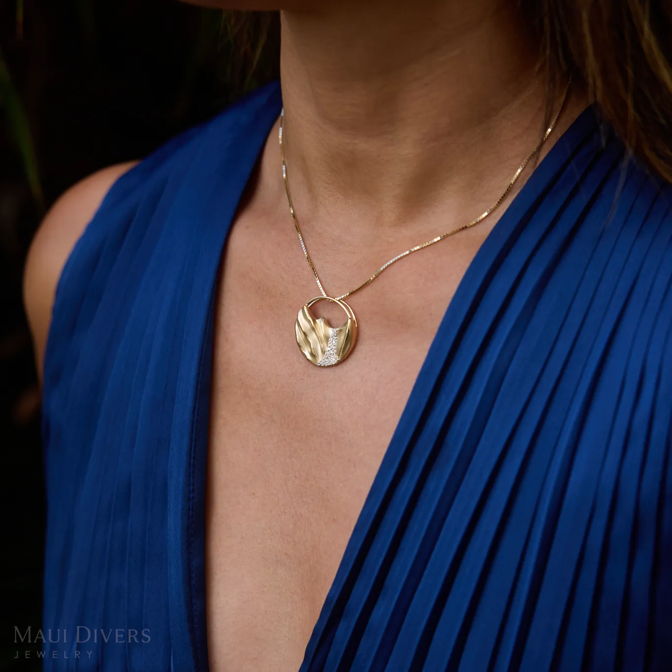 Koolau Waterfall Pendant in Gold with Diamonds - 26mm