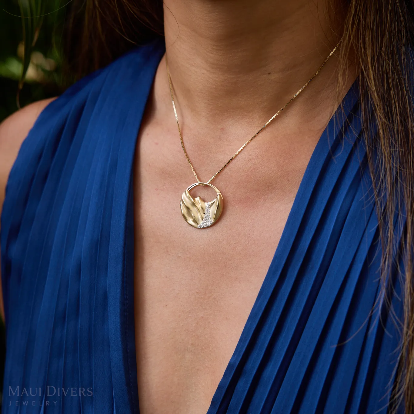 Koolau Waterfall Pendant in Gold with Diamonds - 26mm
