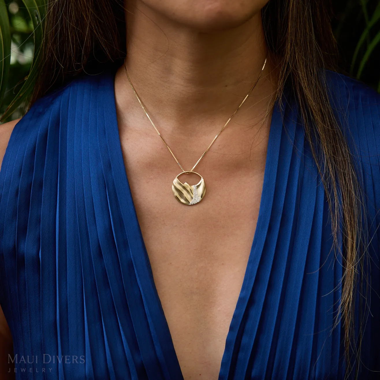 Koolau Waterfall Pendant in Gold with Diamonds - 26mm