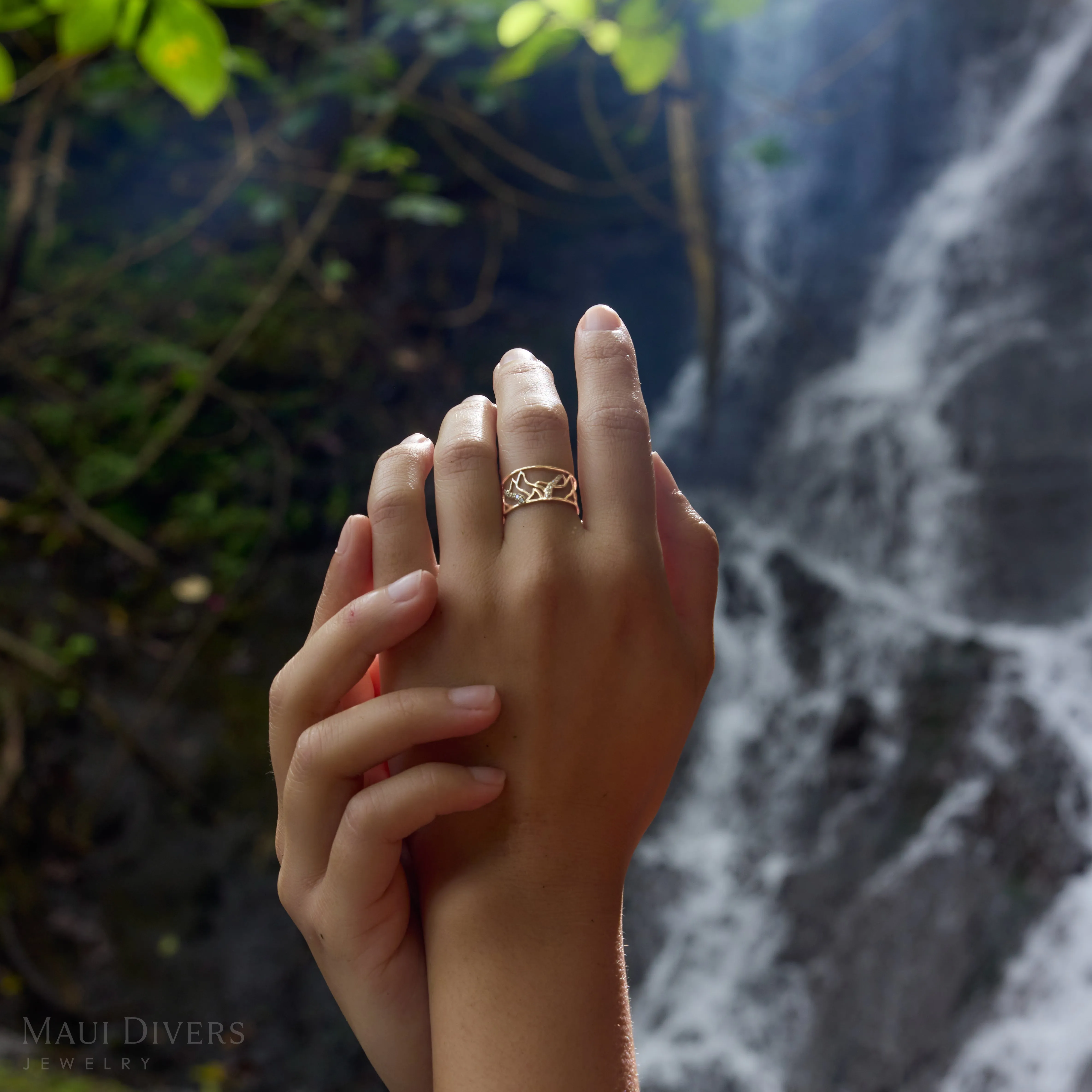 Koolau Waterfall Ring in Gold with Diamonds - 10mm
