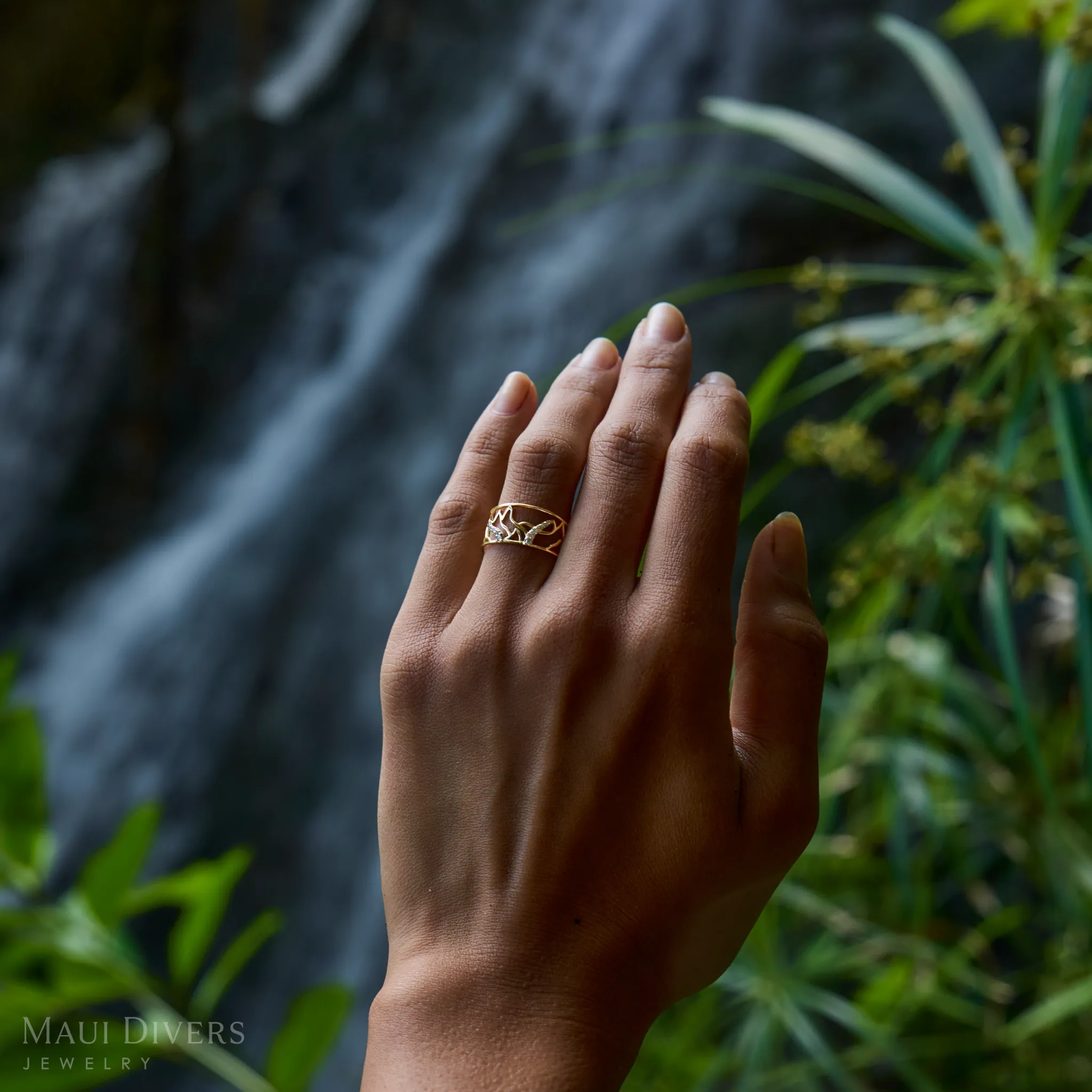 Koolau Waterfall Ring in Gold with Diamonds - 10mm