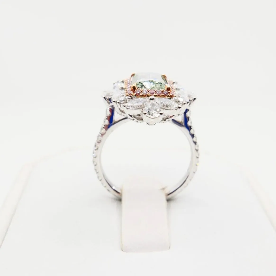 Post-1980s 18KT 1.53ct Natural Fancy grayish green Diamond Ring