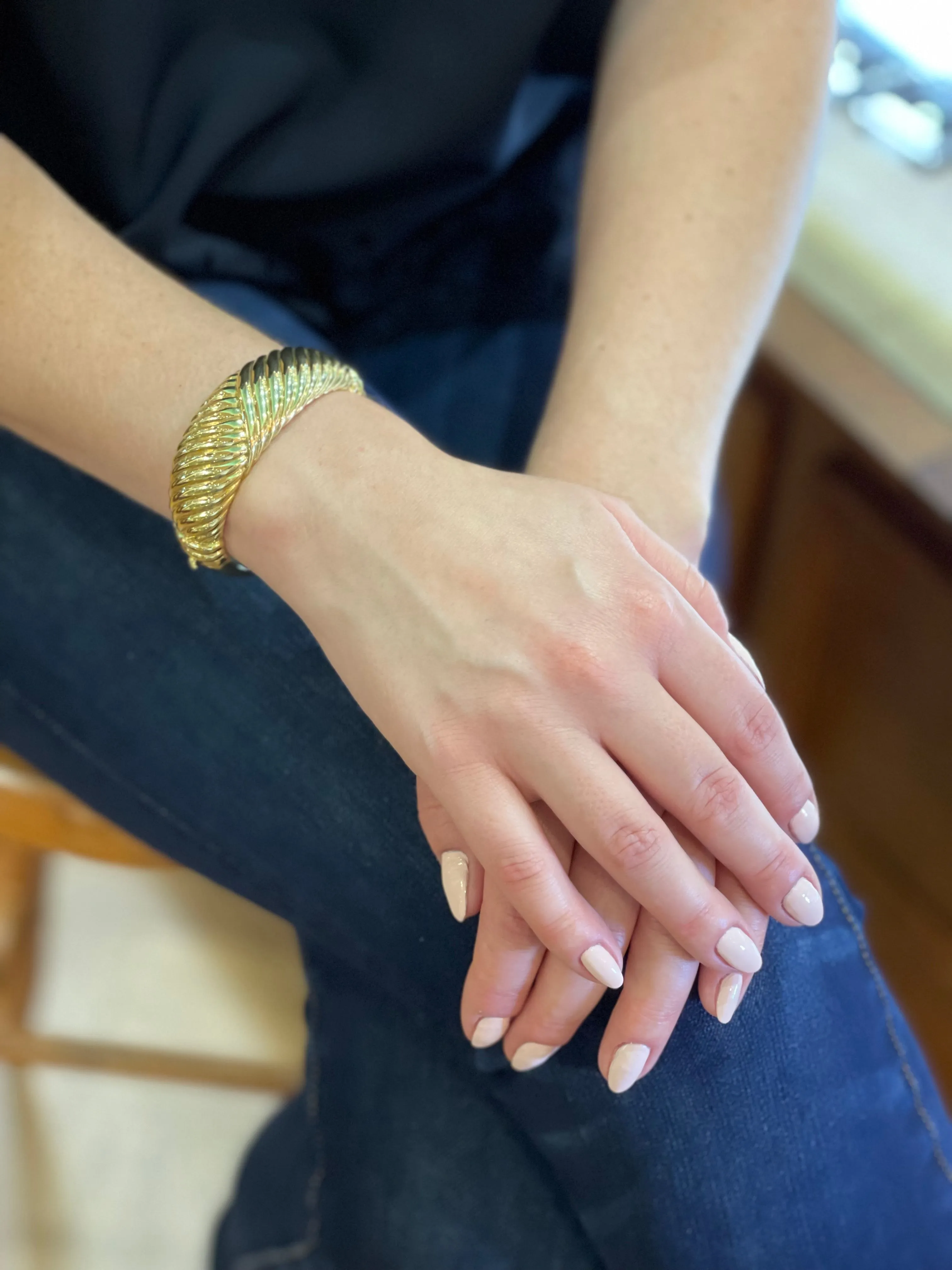 Vintage Heavy 18k hinged cuff bracelet Circa 1970