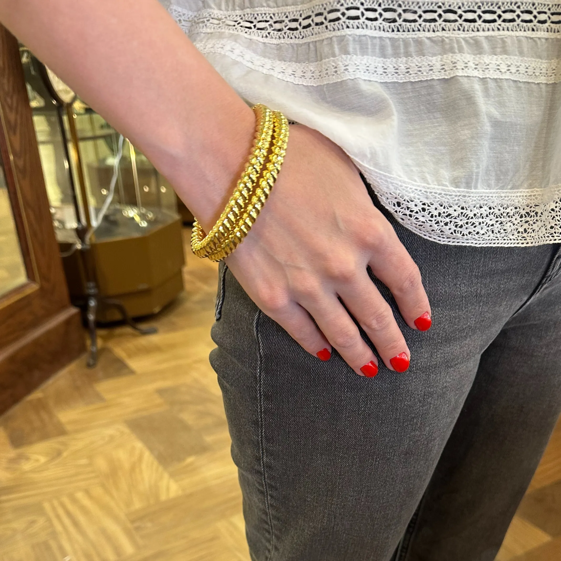 Vintage Italian 18k Gold Oval Hinged Twisted Cable Bangle Bracelet