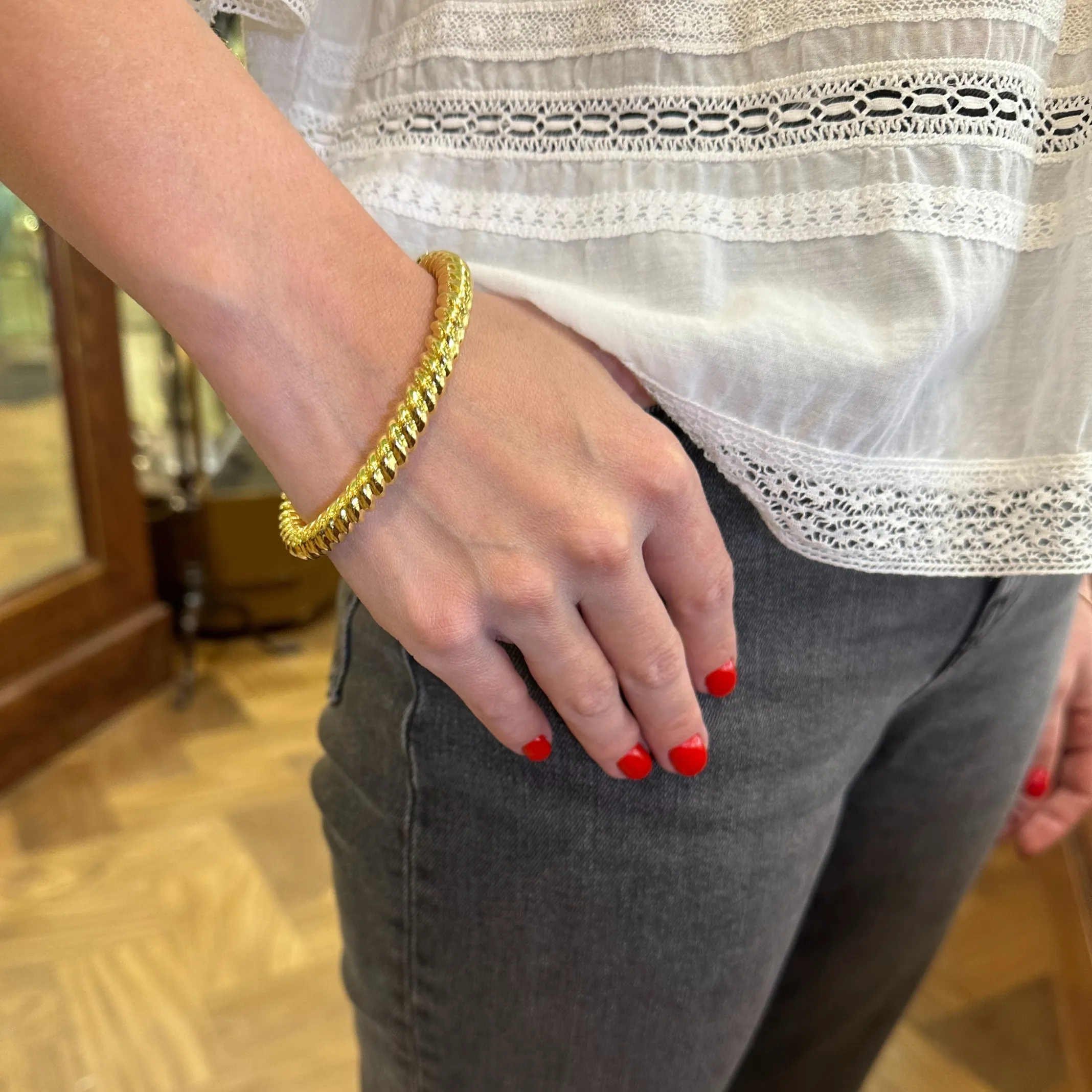 Vintage Italian 18k Gold Oval Hinged Twisted Cable Bangle Bracelet